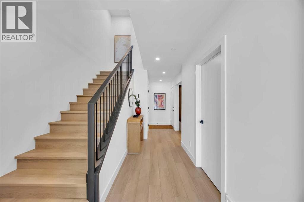 124 Greenwich Drive NW — photo 3