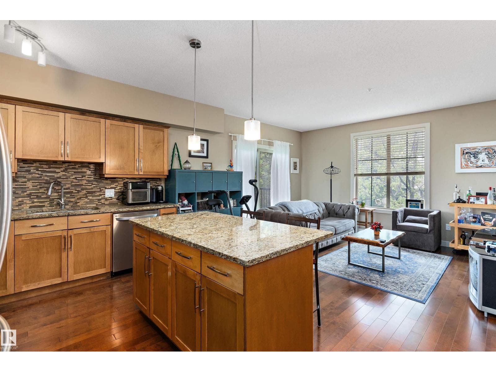 #208 10520 56 AV NW NW