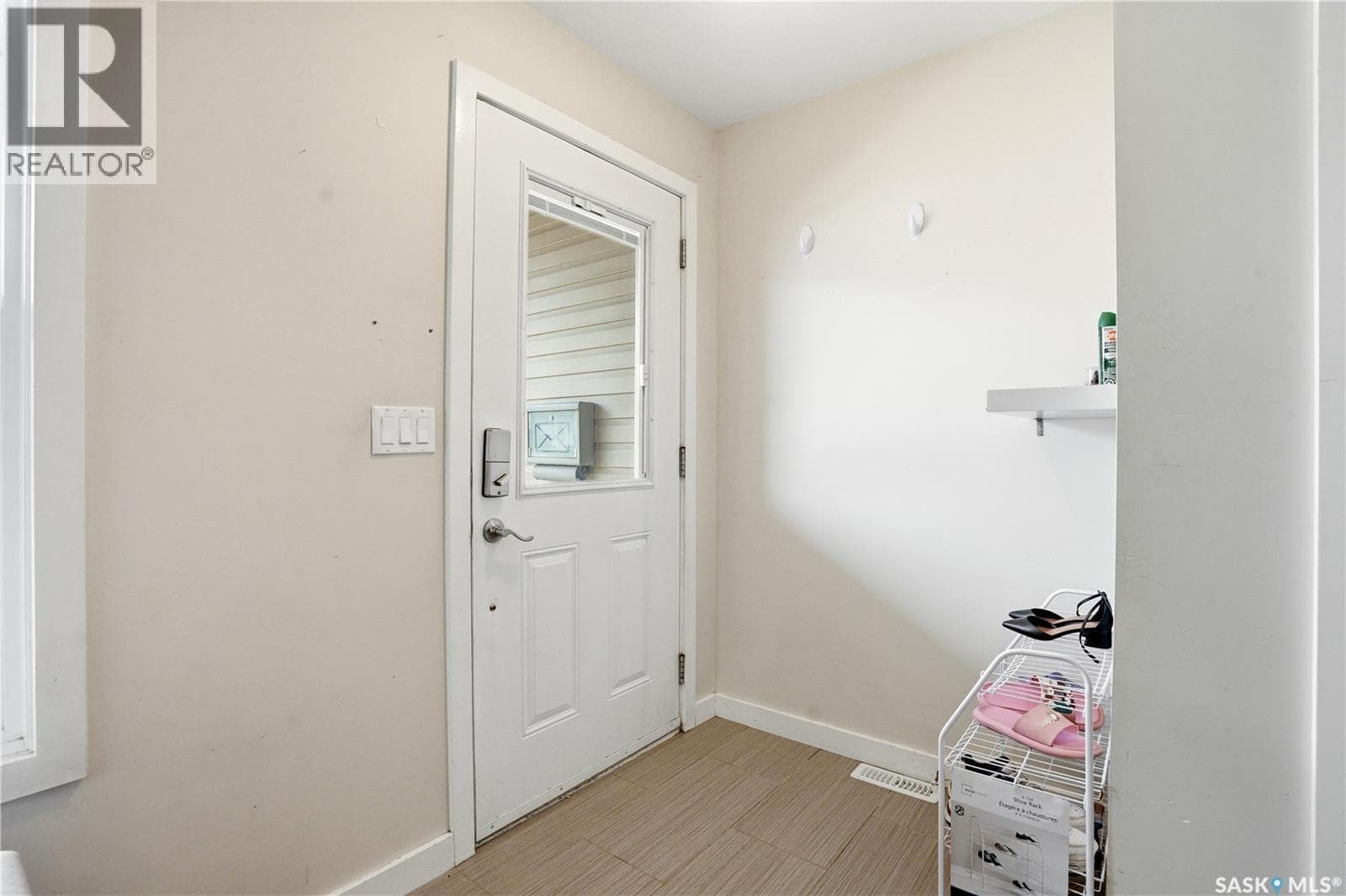 407 1015 Patrick CRESCENT — photo 2