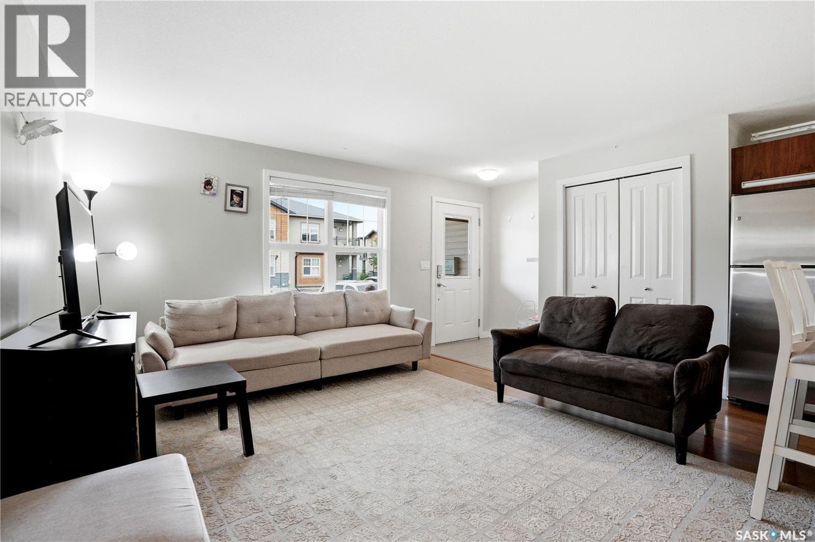 407 1015 Patrick CRESCENT — photo 3