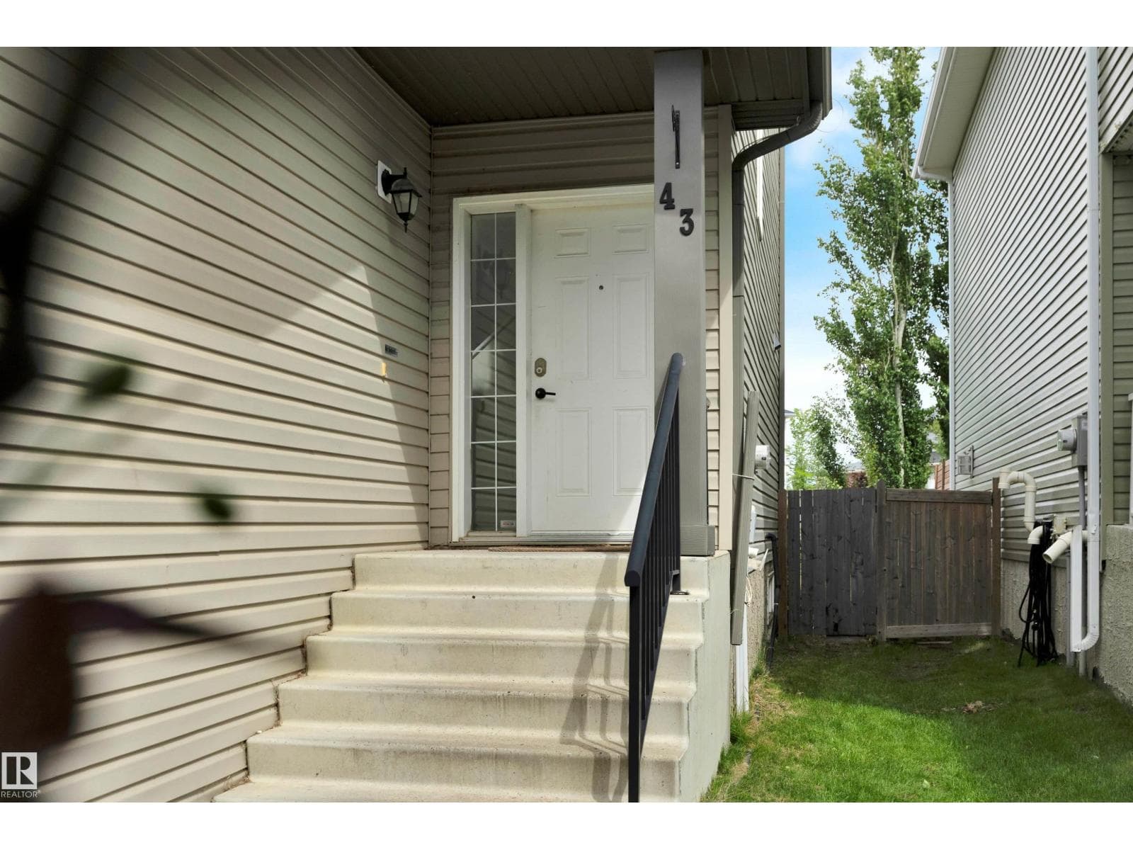 43 SUTHERLAND ST — photo 4