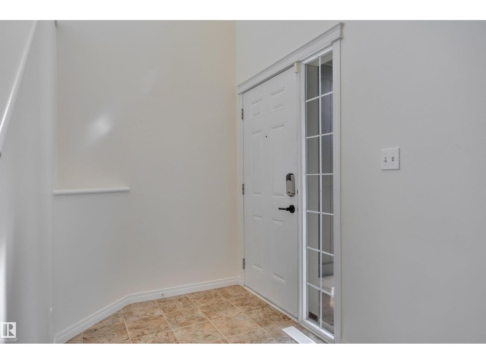 43 SUTHERLAND ST — photo 5