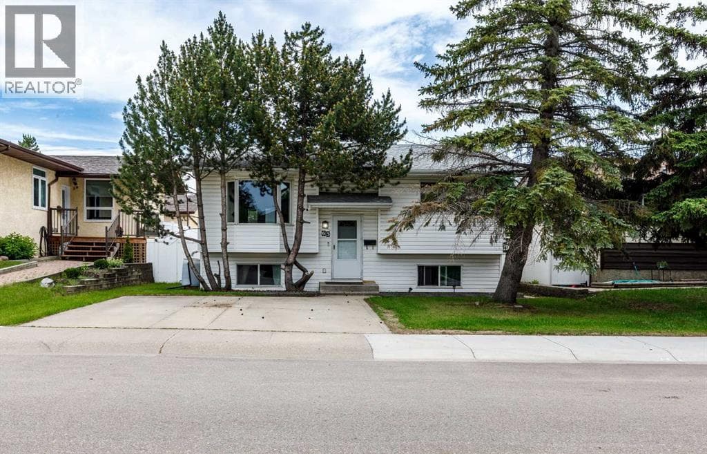63 Mclevin Crescent — photo 3