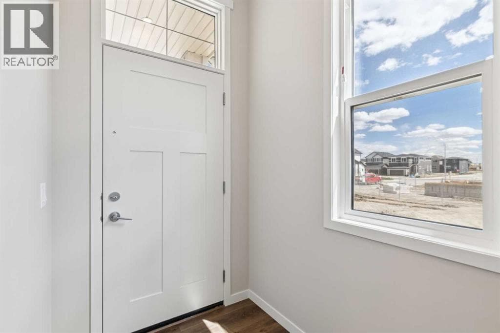 31 Hotchkiss Avenue SE — photo 2