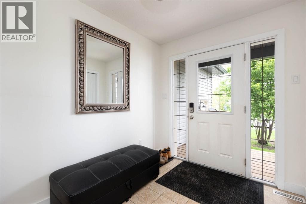 128 Hawthorn Way — photo 3