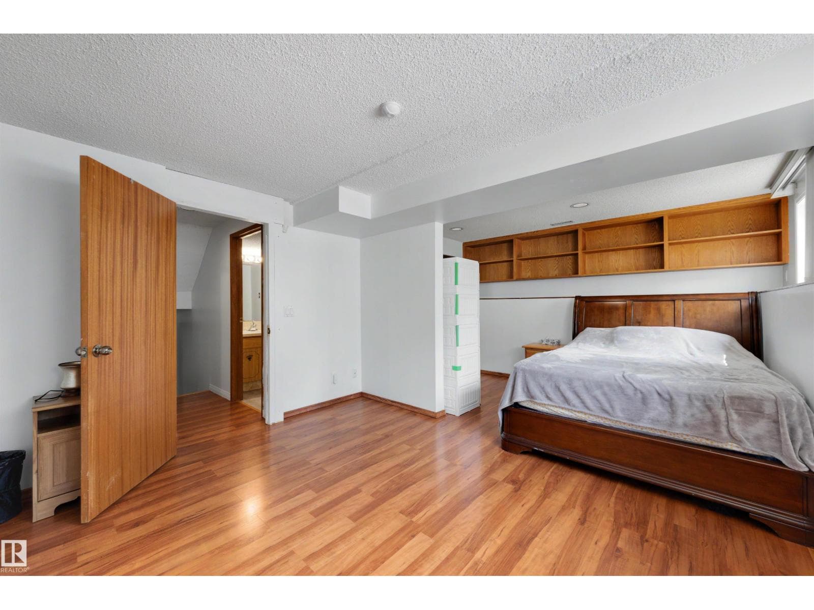 18661 61 AV NW — photo 3