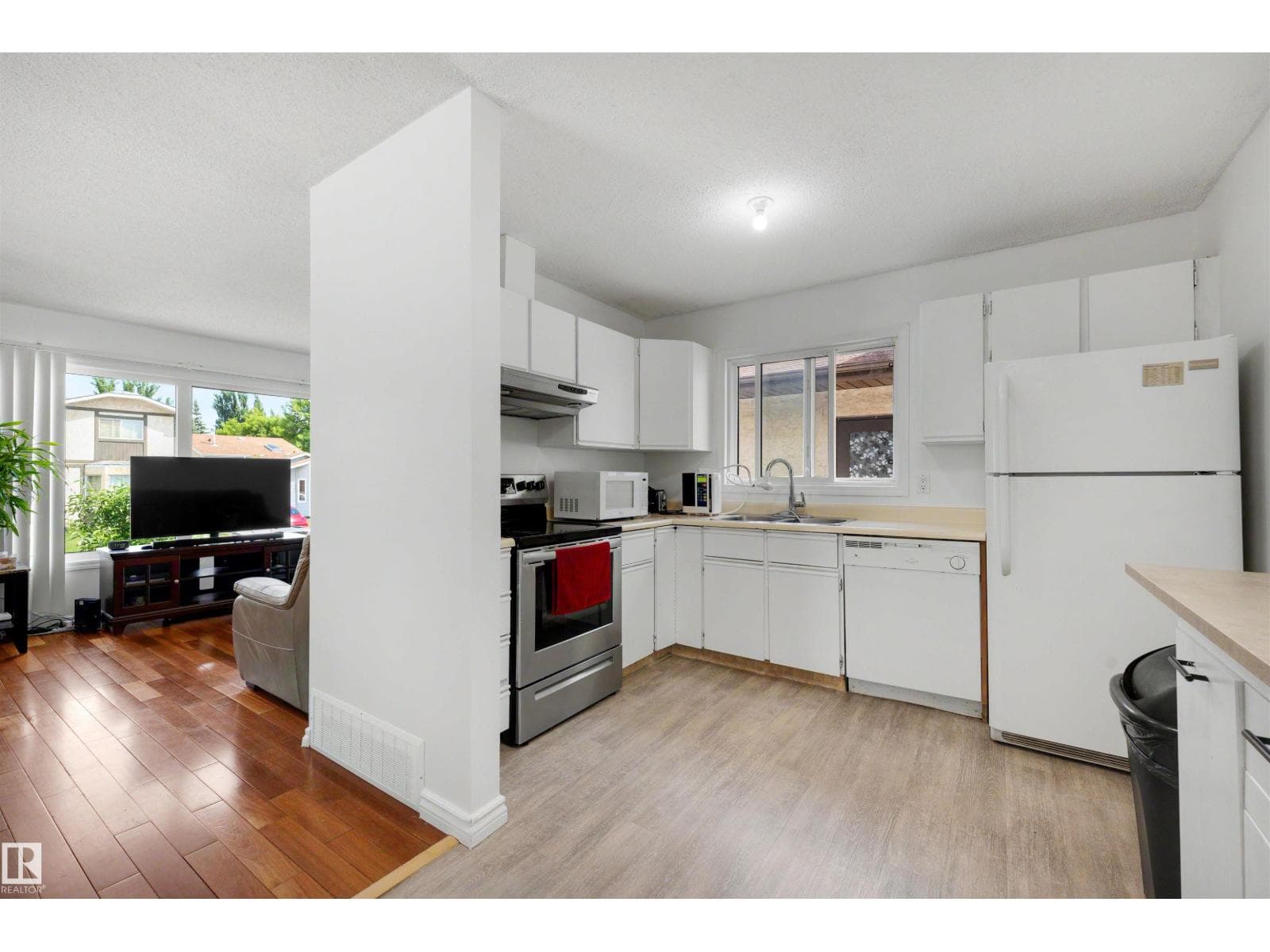 18661 61 AV NW — photo 4