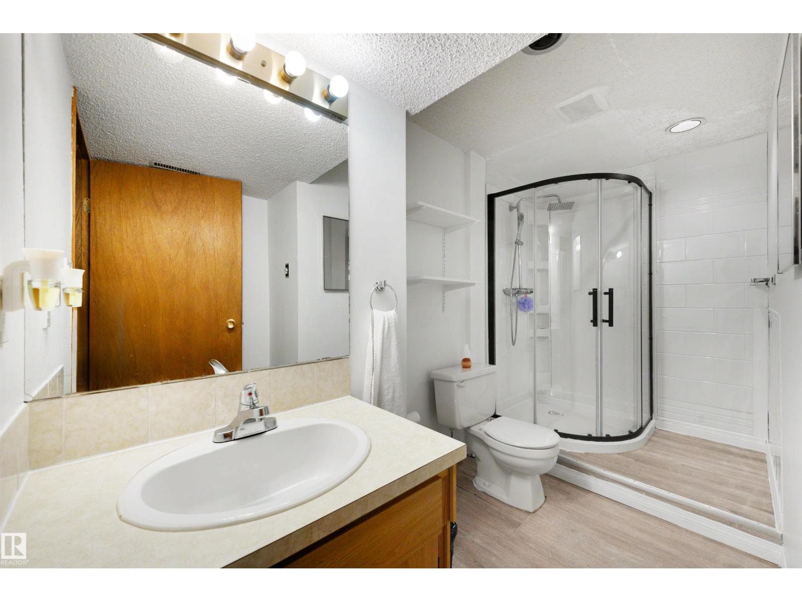 18661 61 AV NW — photo 5