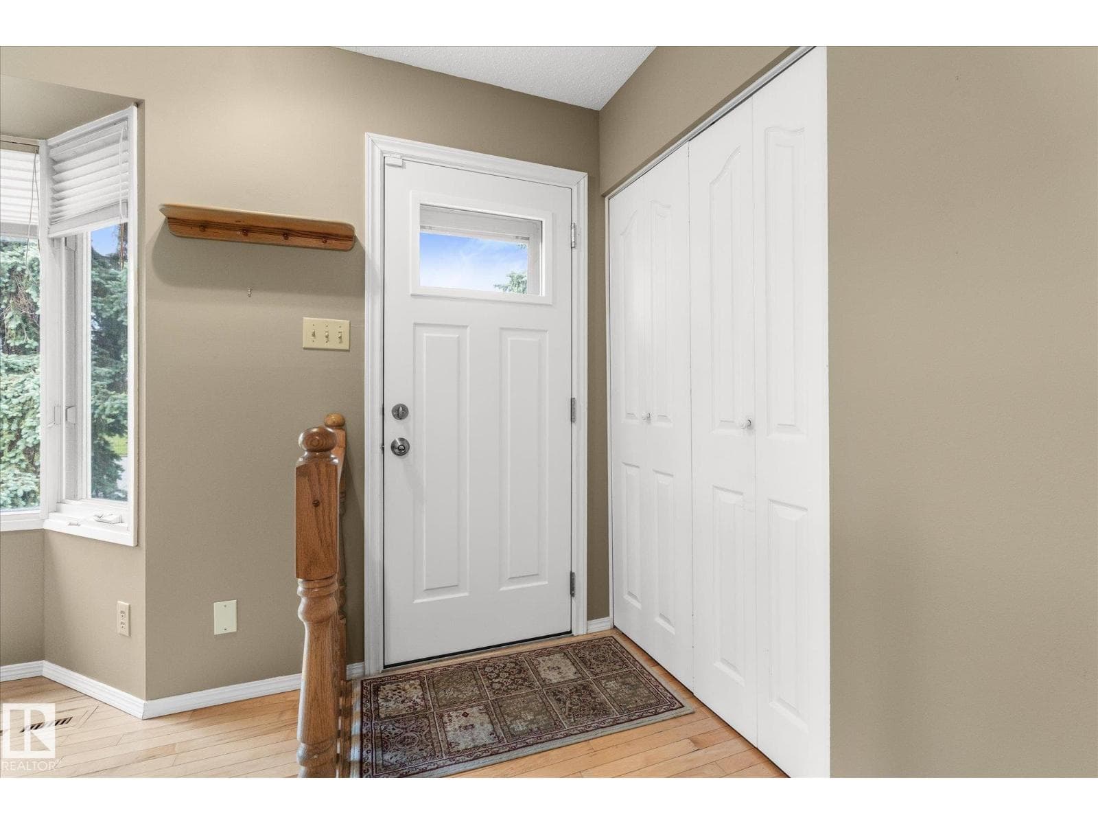 5927 138 AV NW — photo 2