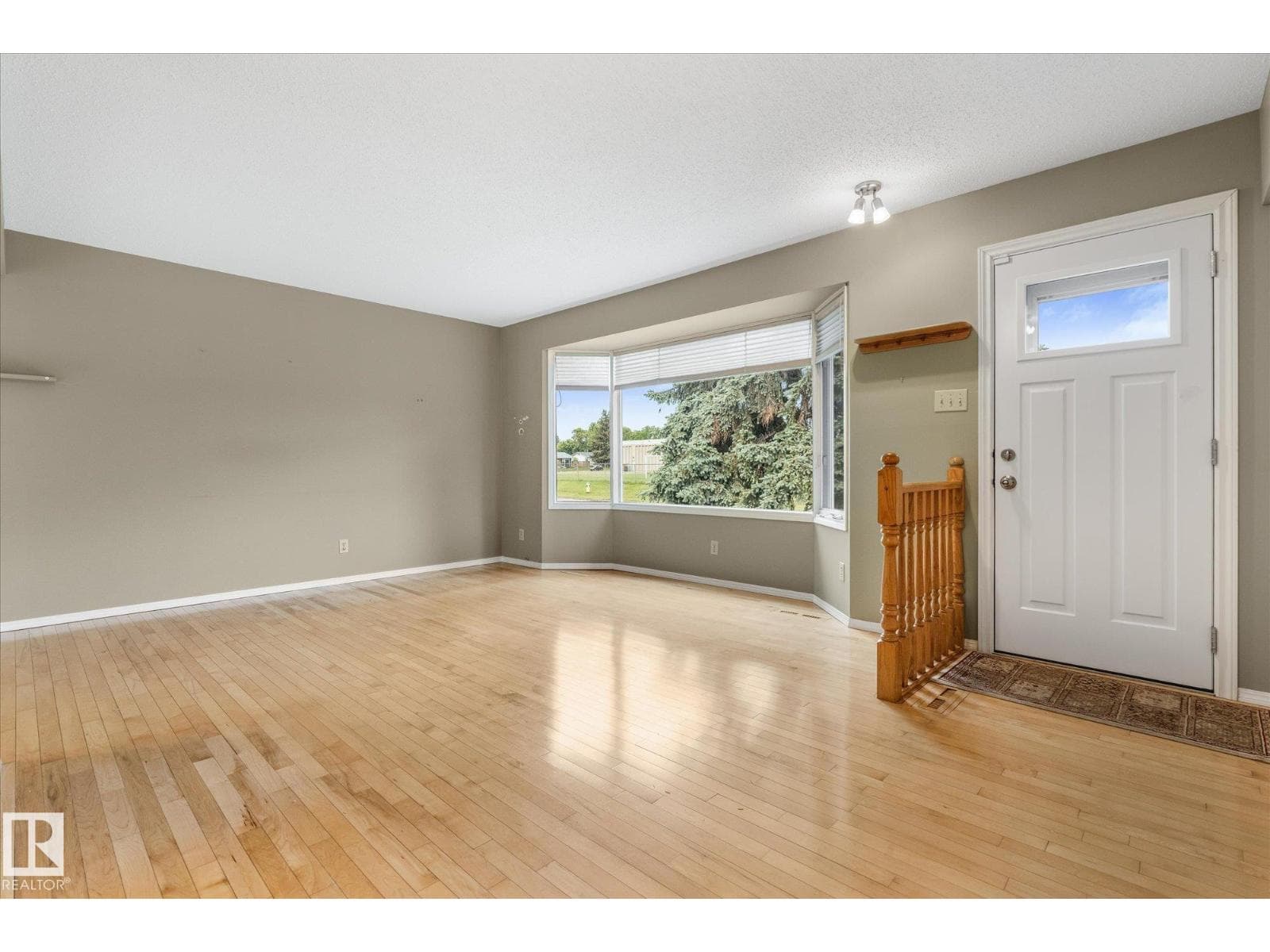 5927 138 AV NW — photo 3