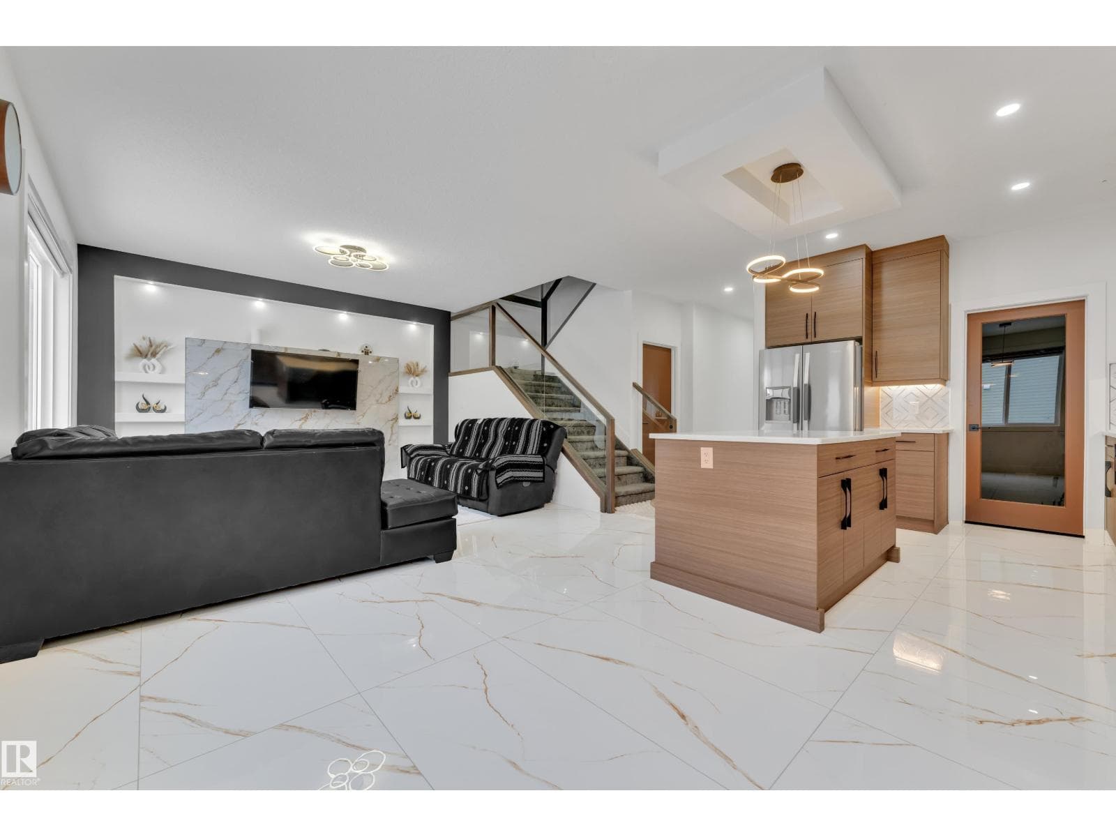 6008 19 ST NE — photo 5