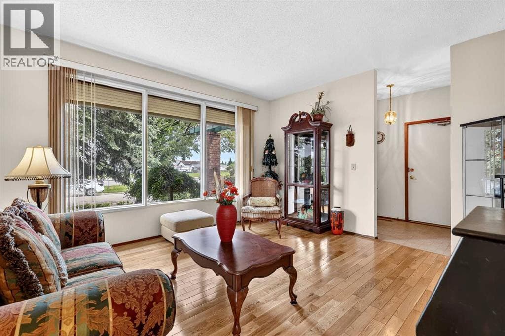 296 Templeton Circle NE — photo 5