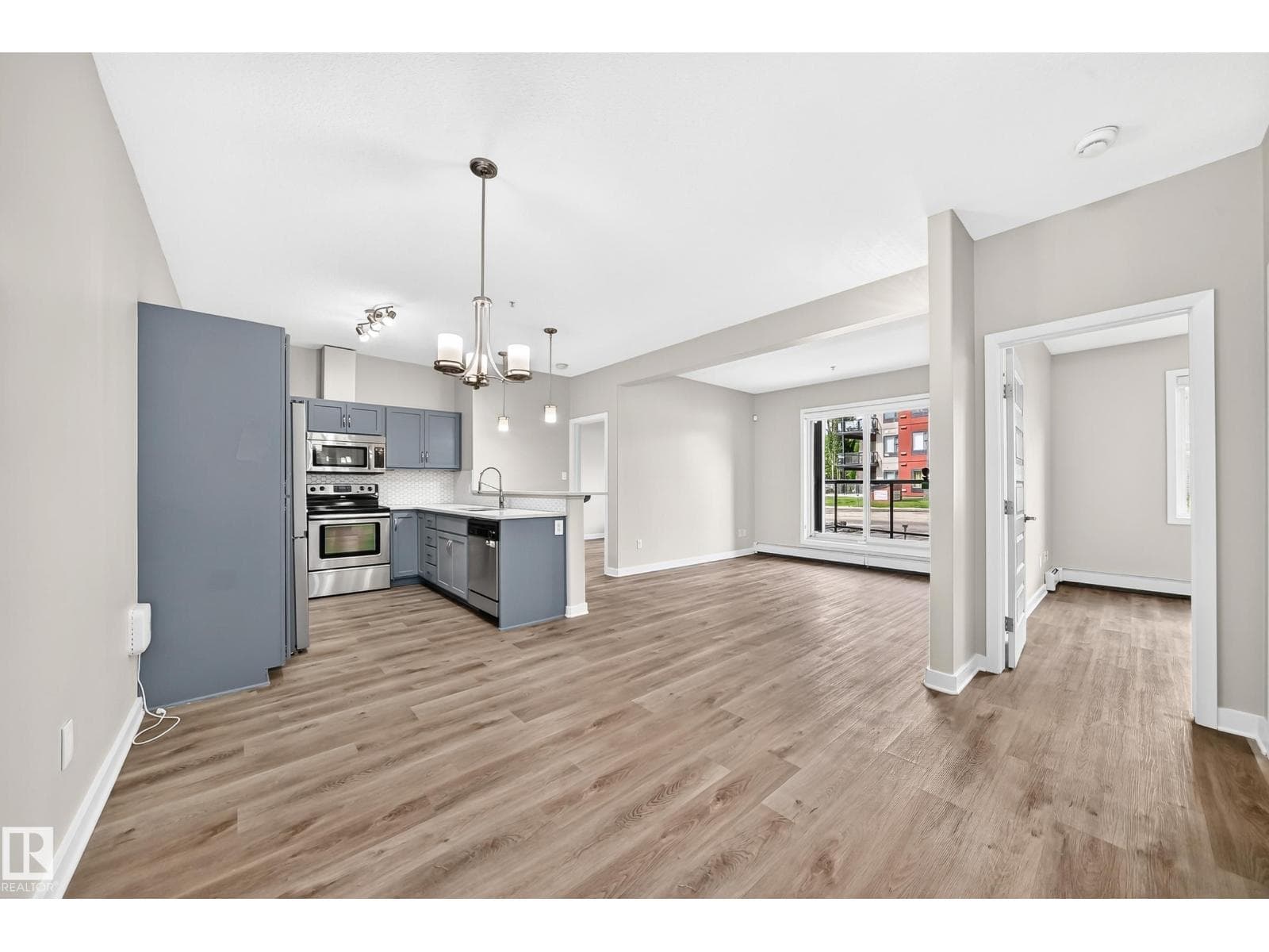 #103 304 AMBLESIDE LINK LI SW — photo 2
