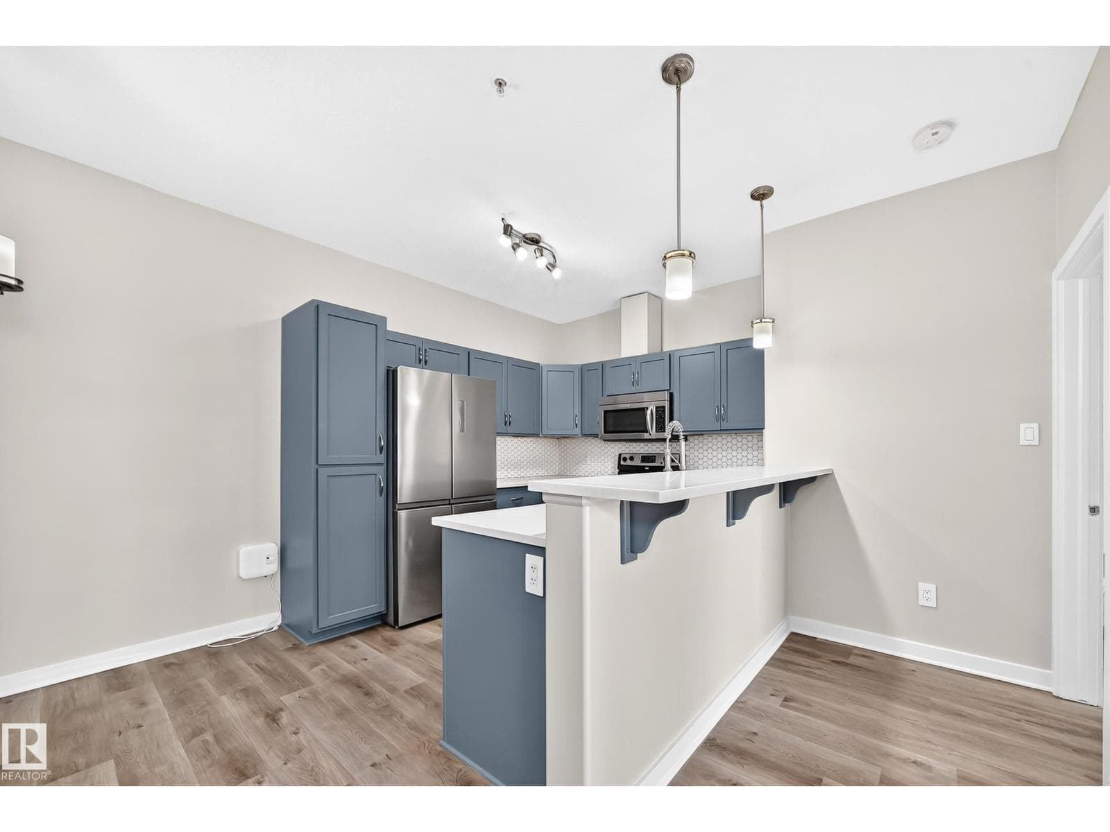 #103 304 AMBLESIDE LINK LI SW — photo 4