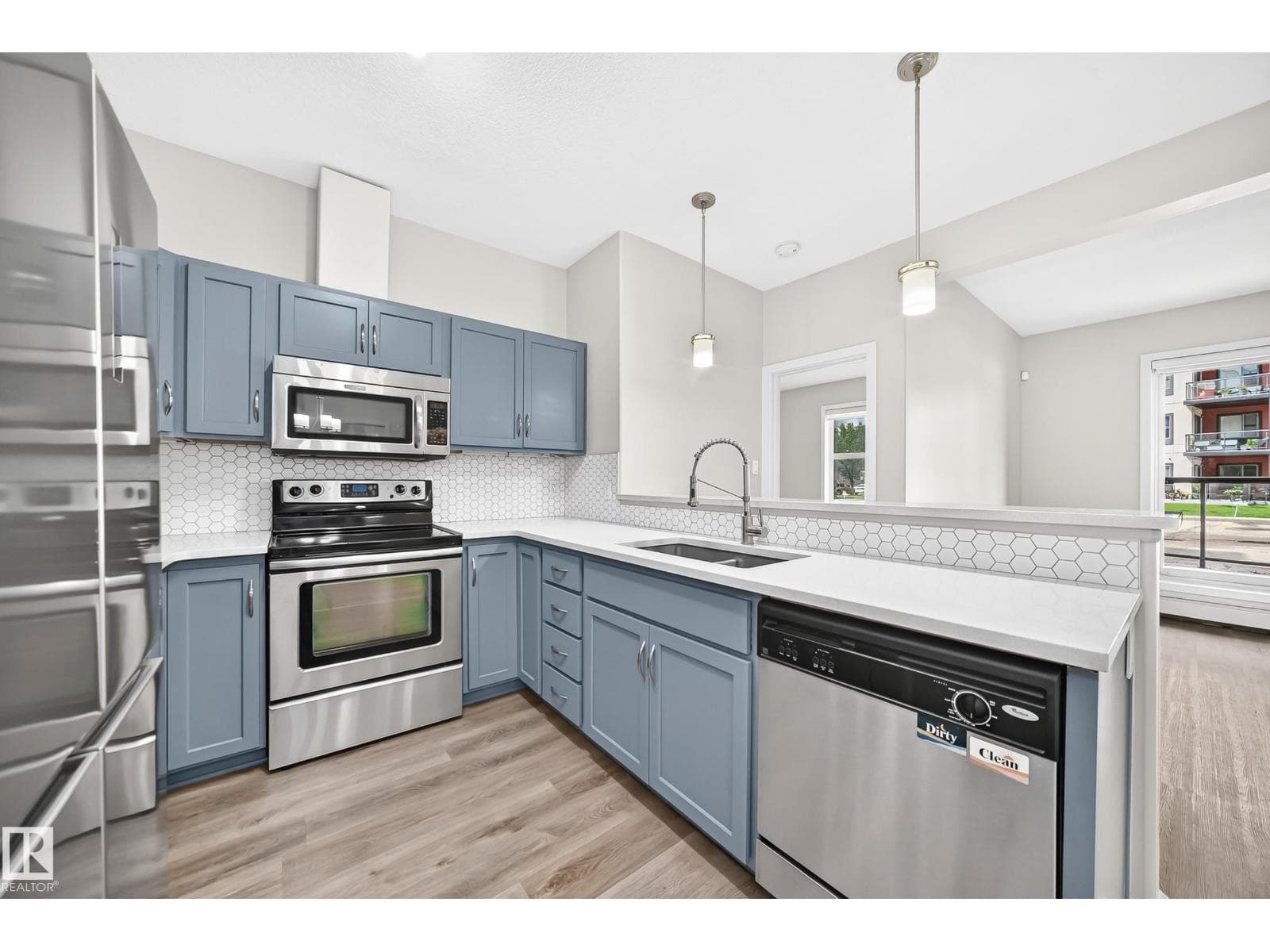 #103 304 AMBLESIDE LINK LI SW — photo 5