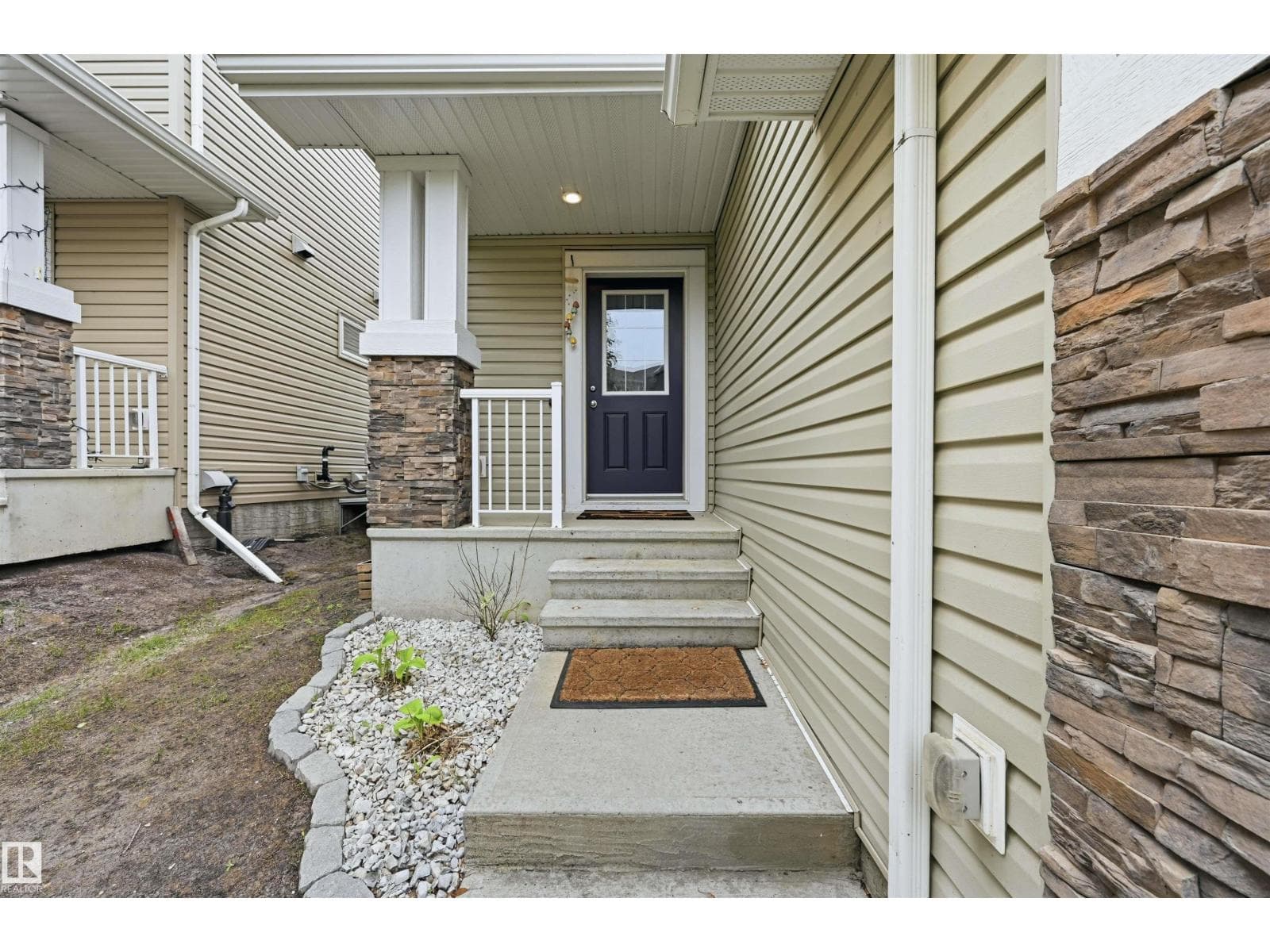 #11 5317 3 AV SW — photo 2