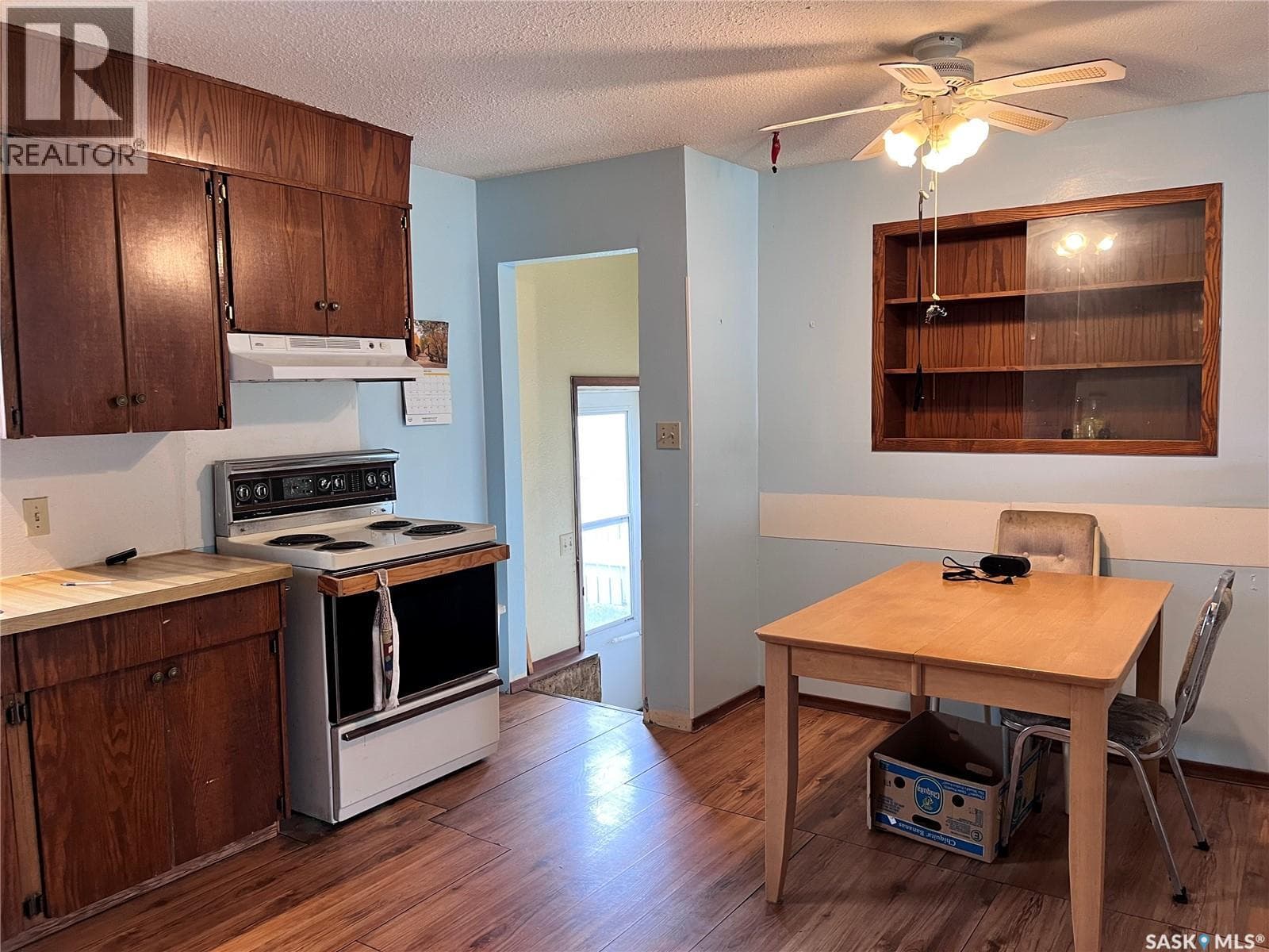 215 Burns AVENUE W — photo 4
