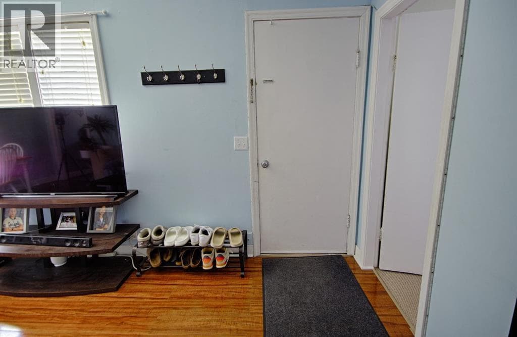 5014 48 Street — photo 3
