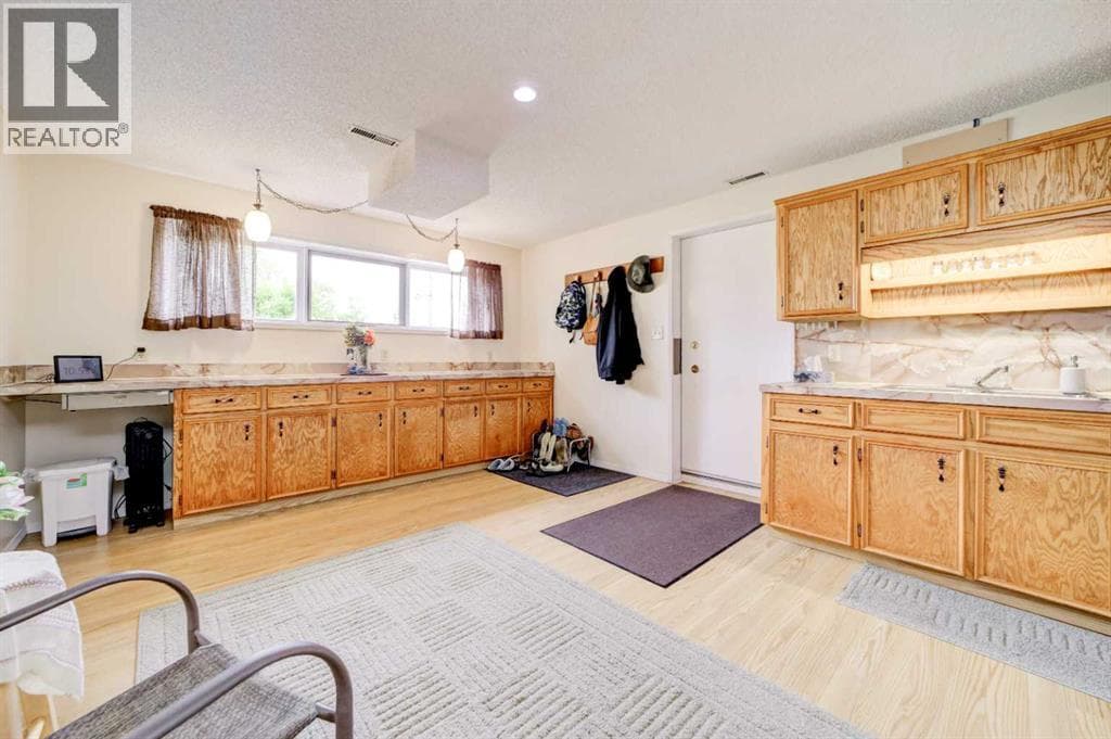1130 James Avenue — photo 3