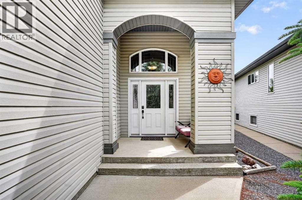 382 Heritage Boulevard W — photo 2