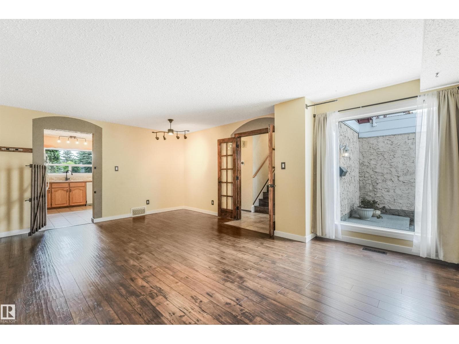 2921 130 AV NW — photo 5