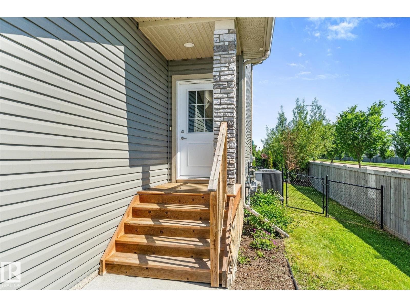 #75 8602 SOUTHFORT BV — photo 4