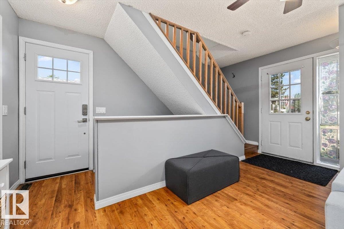 5807 52 AV — photo 3