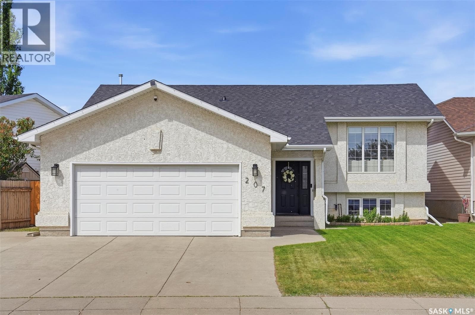 207 Sumner CRESCENT