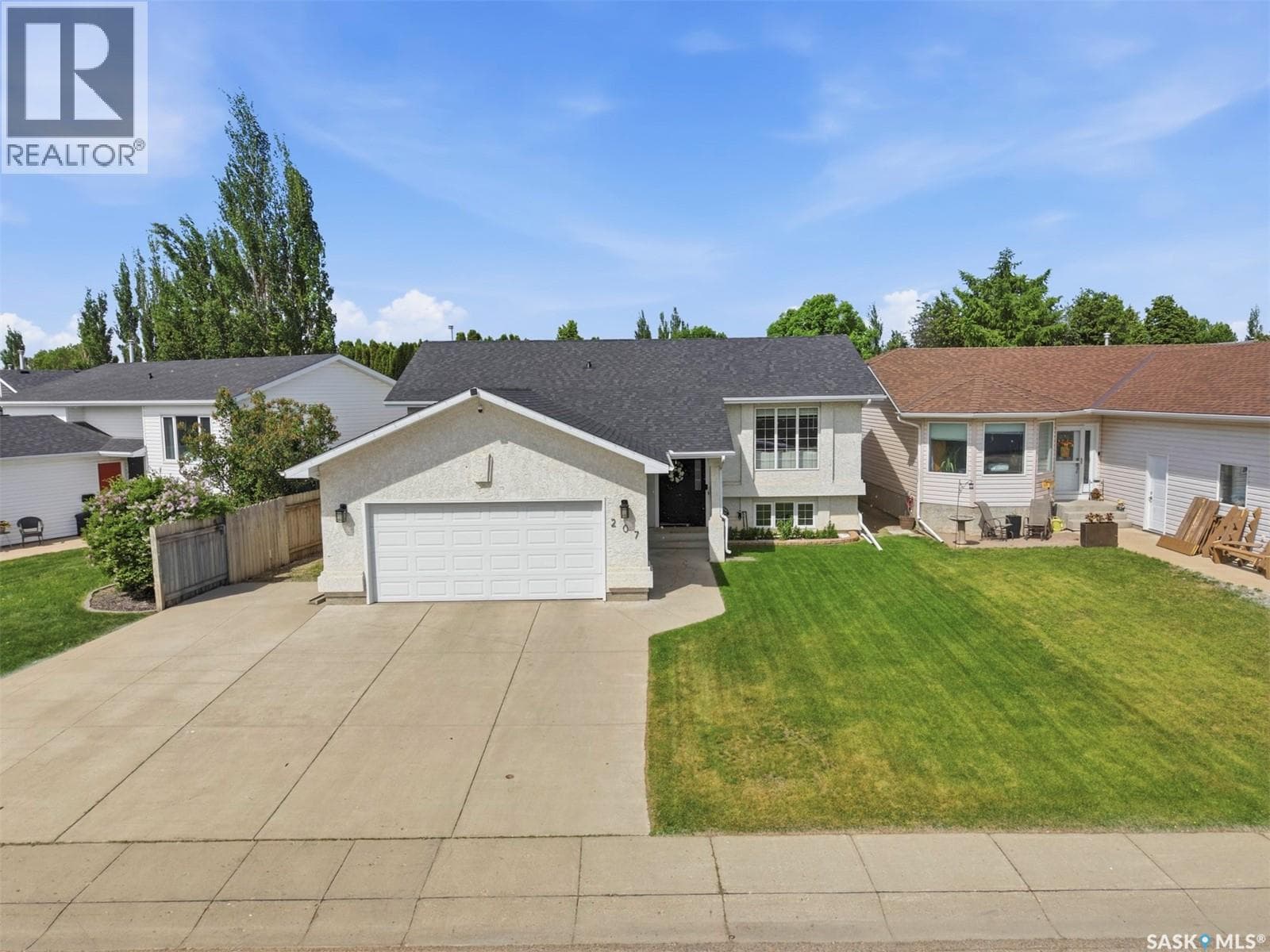 207 Sumner CRESCENT — photo 3