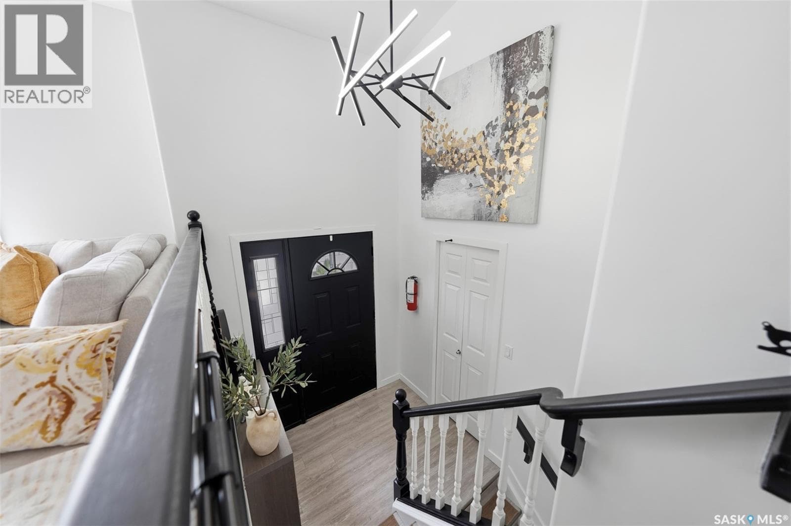 207 Sumner CRESCENT — photo 4