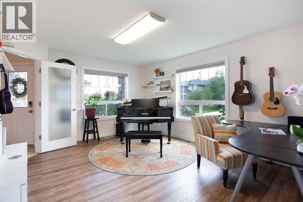 2 Kingston View SE — photo 5