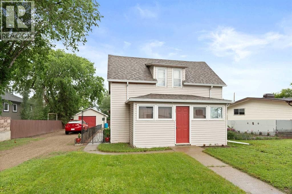 317 3 Street W
