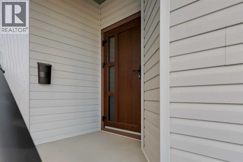 18 Athens Place — photo 2