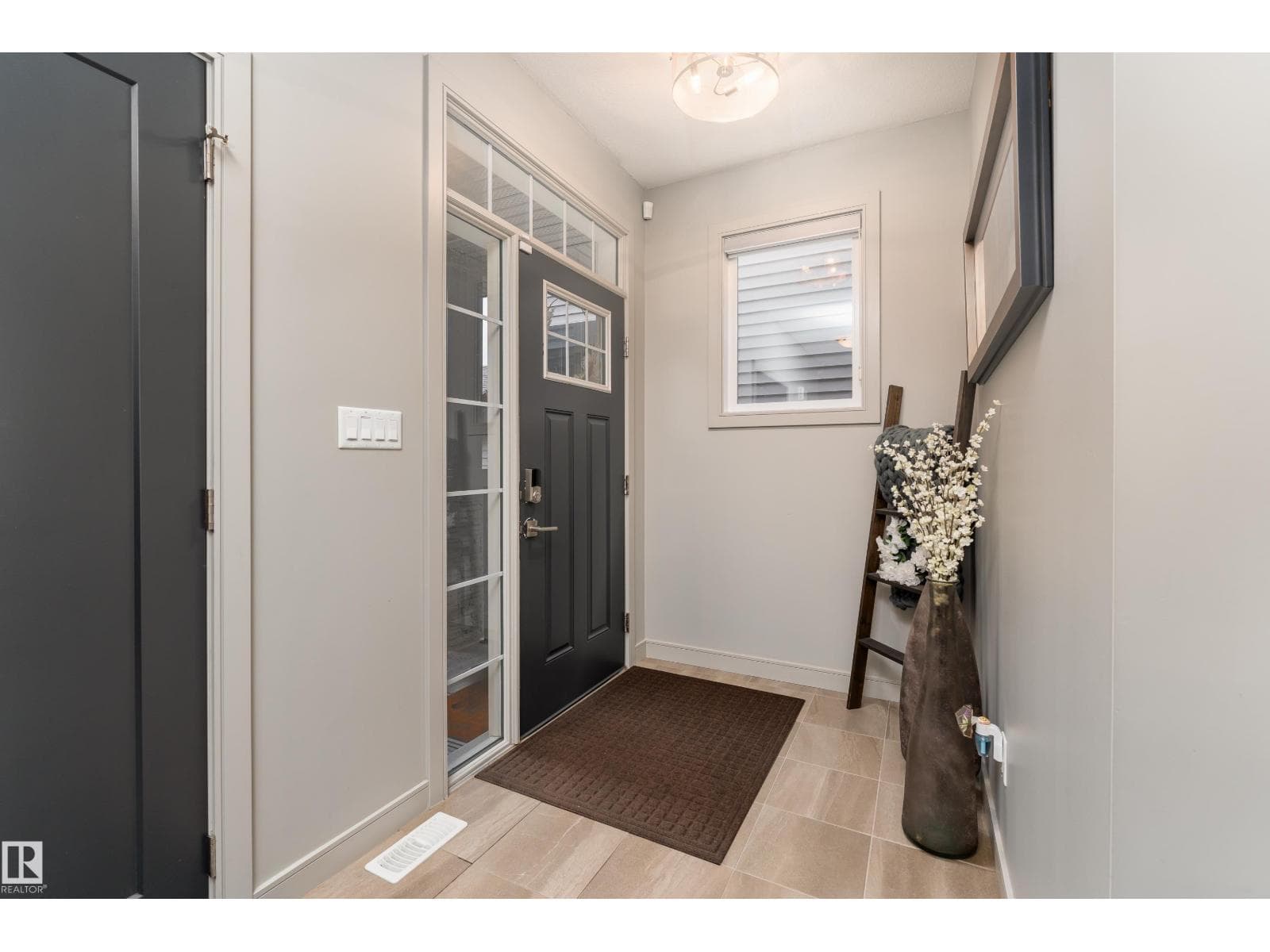 7038 172A AV NW — photo 3