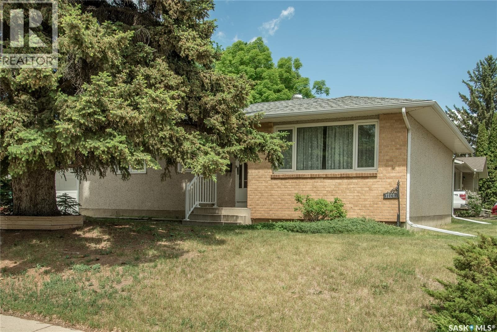 1701 Prince of Wales AVENUE