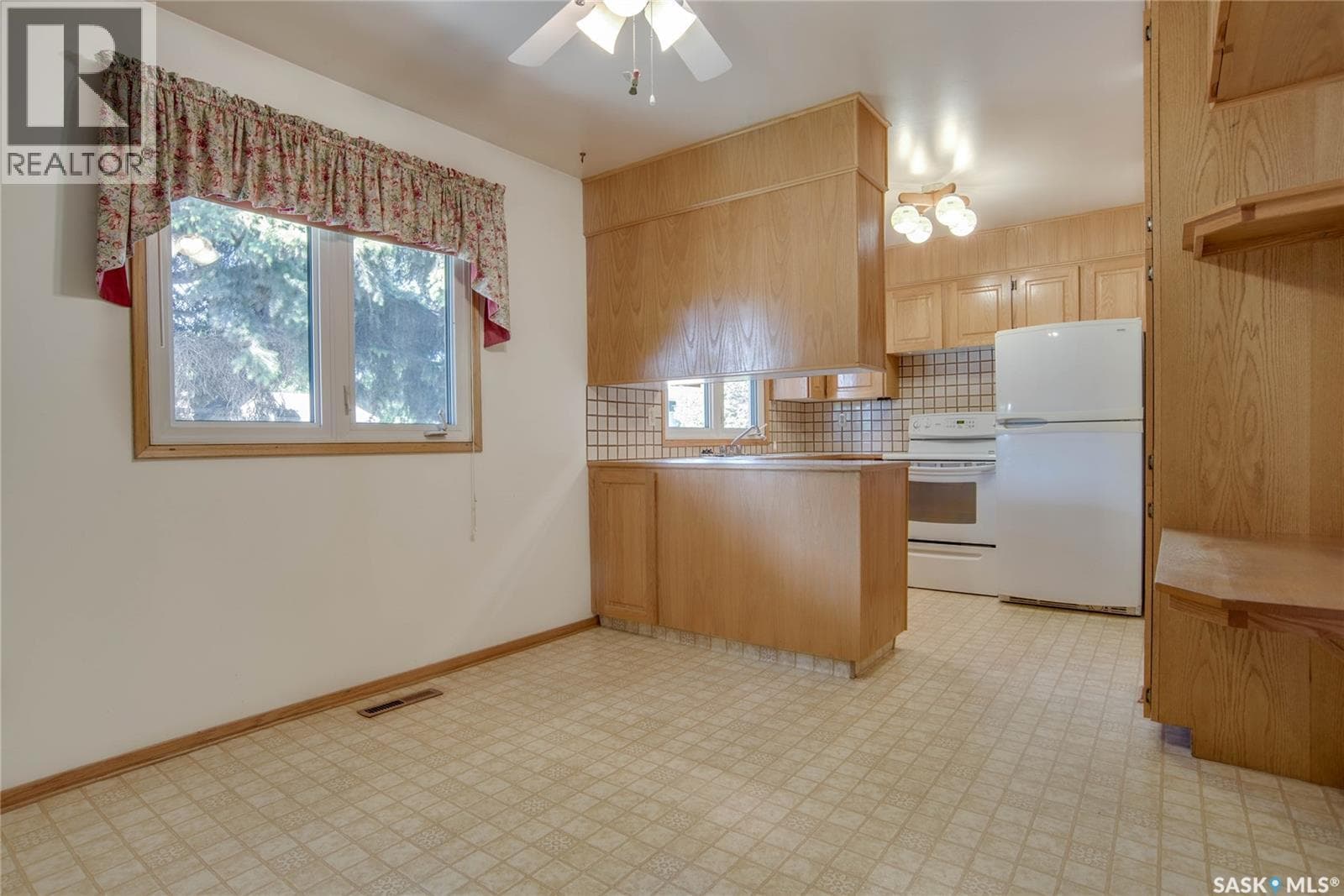 1701 Prince of Wales AVENUE — photo 3
