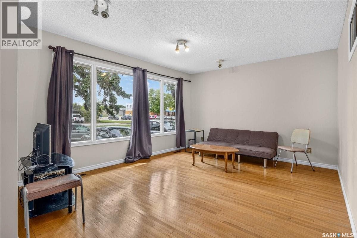 3909 HILLSDALE STREET — photo 5