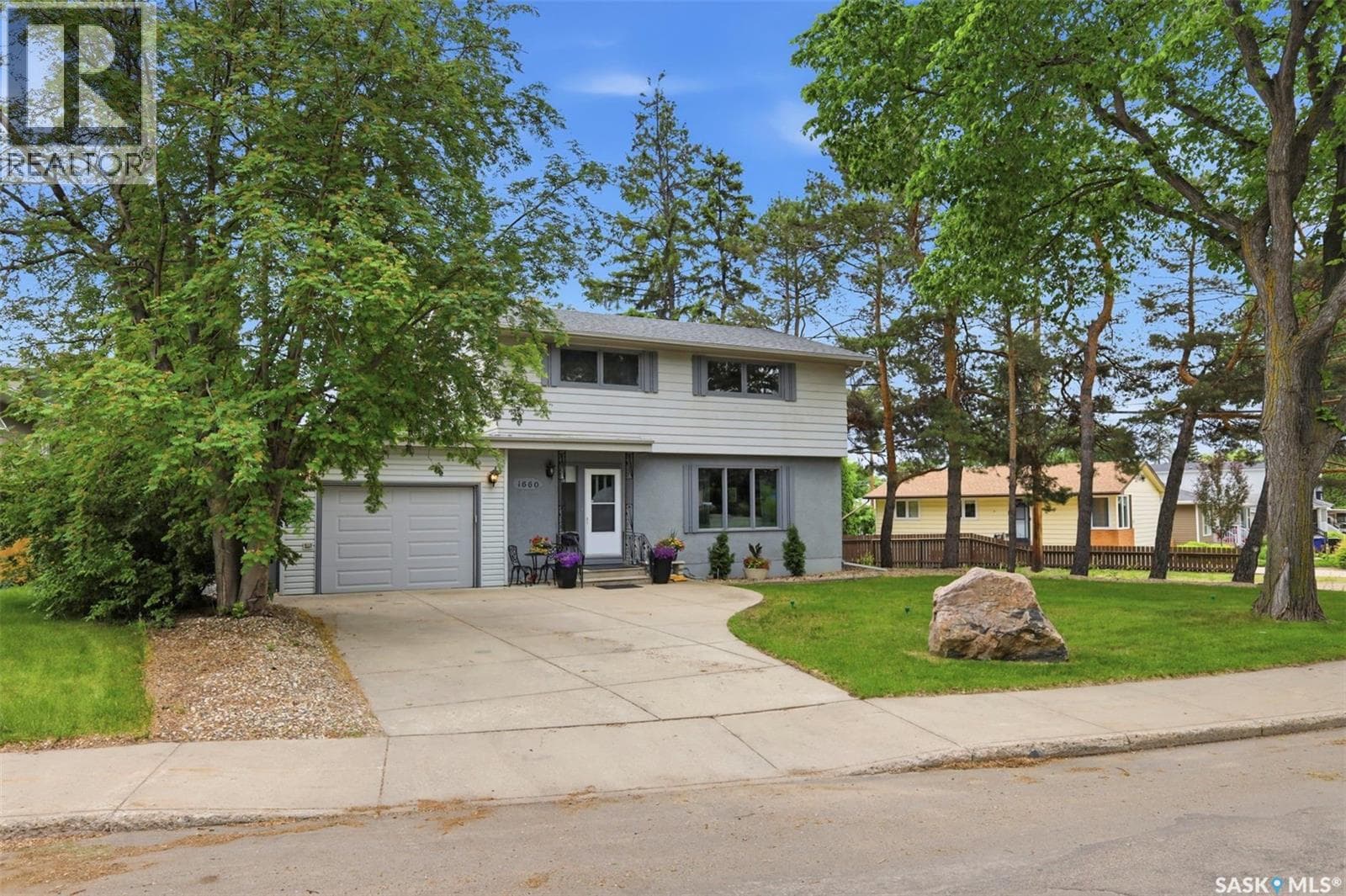 1660 Alexandra AVENUE — photo 3