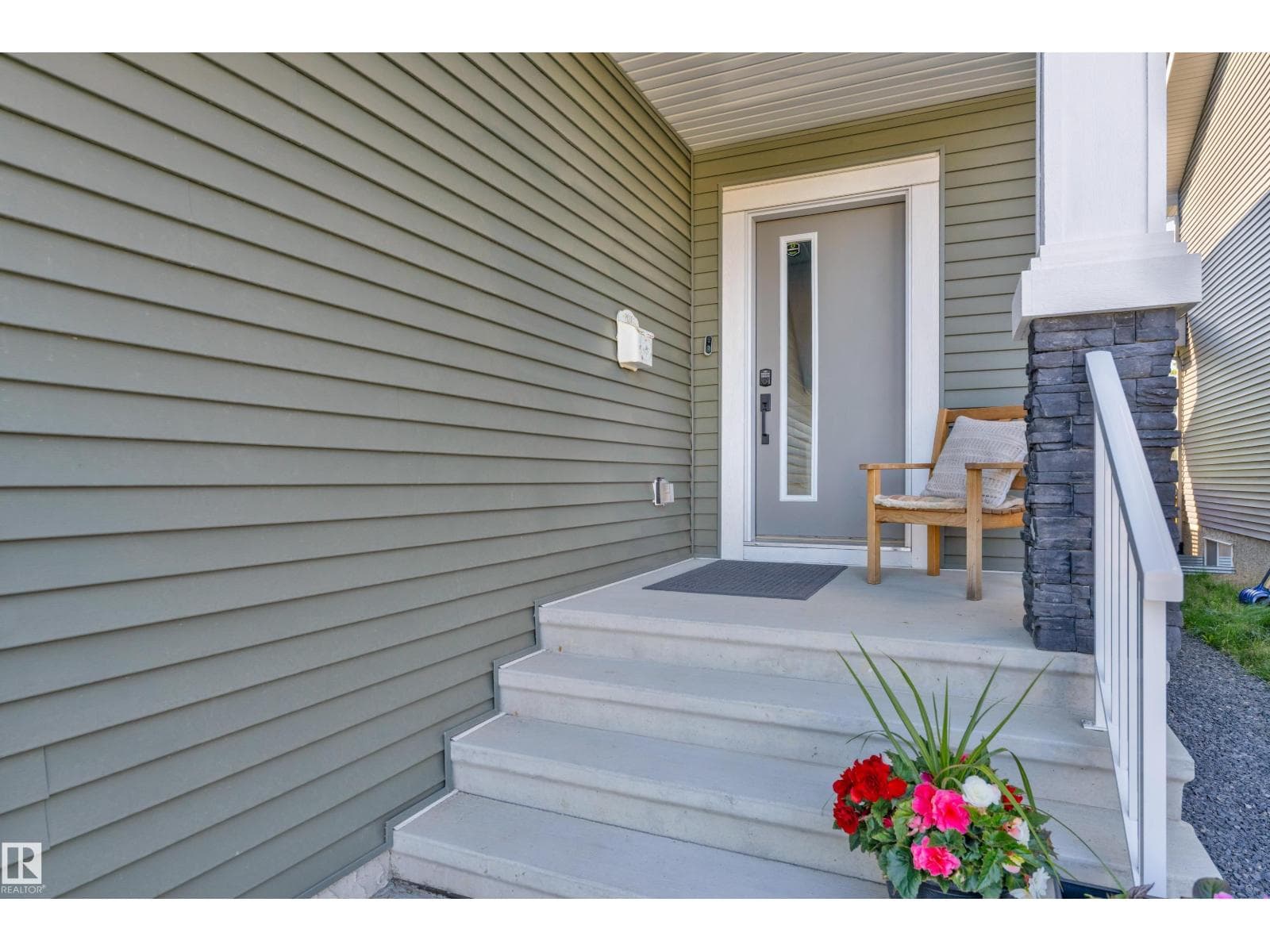 1390 Enright LD NW NW — photo 4