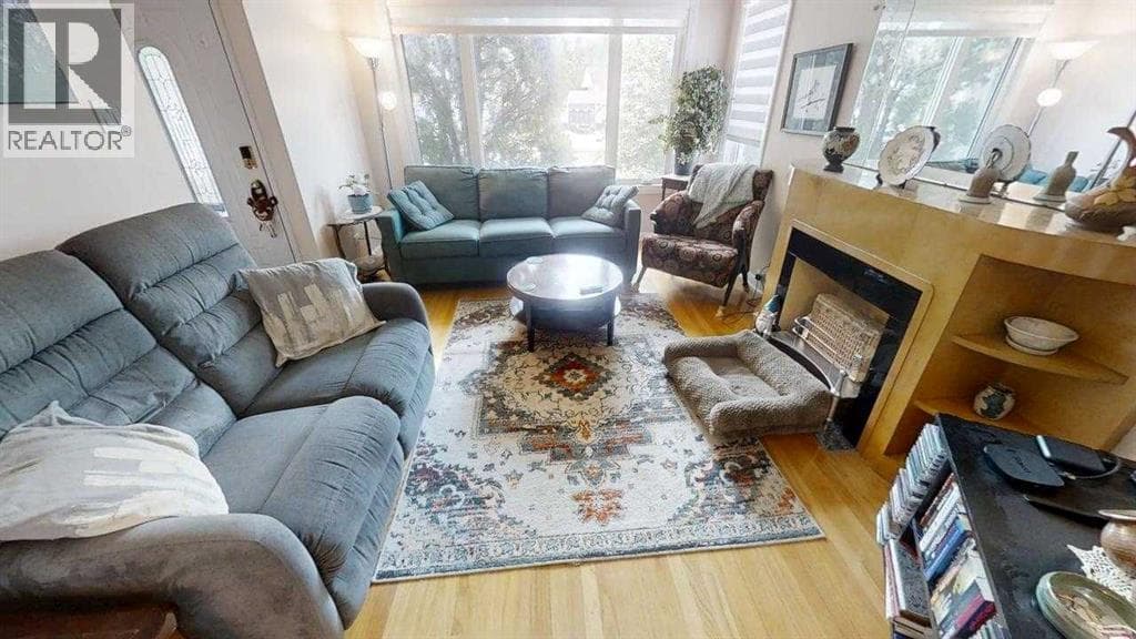 1325 13 Avenue S — photo 2