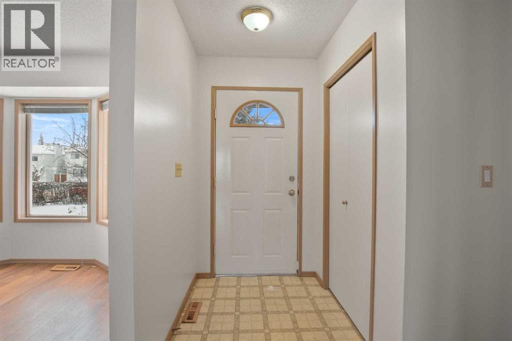 11 Ellenwood Drive — photo 2