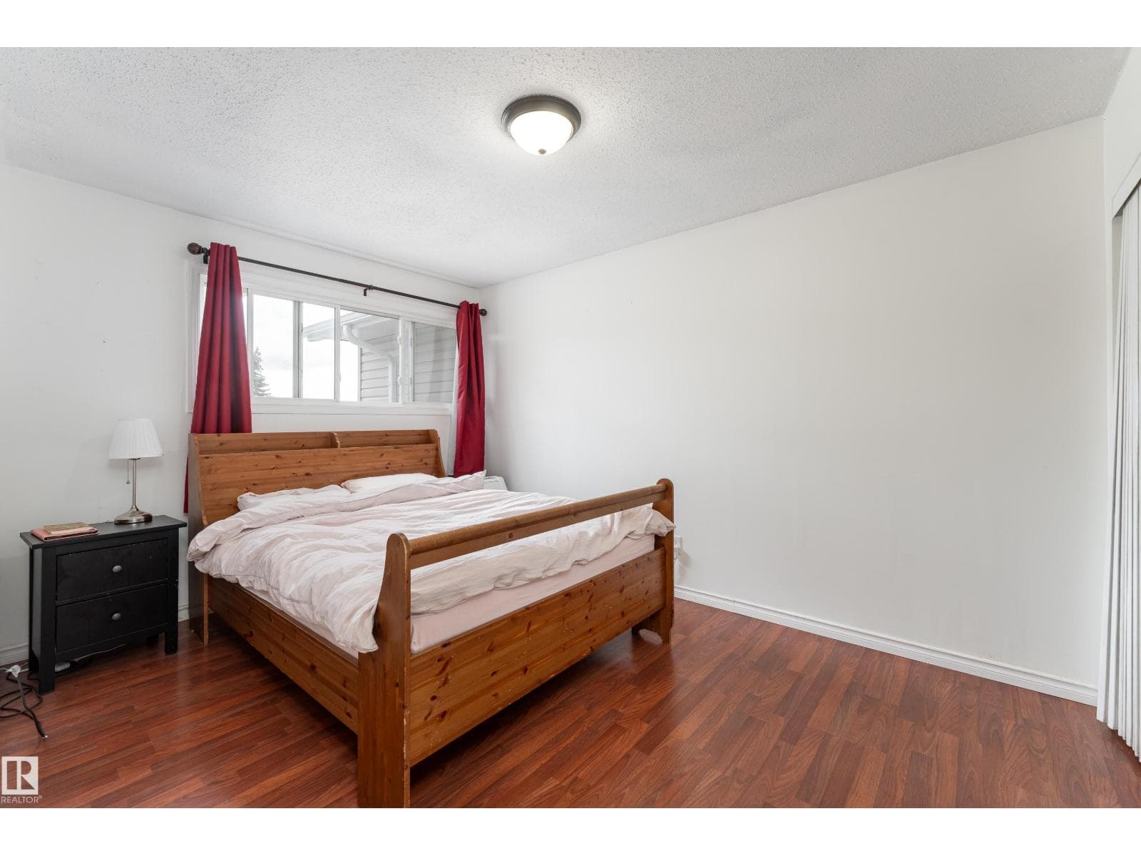 15217 54 ST NW — photo 5