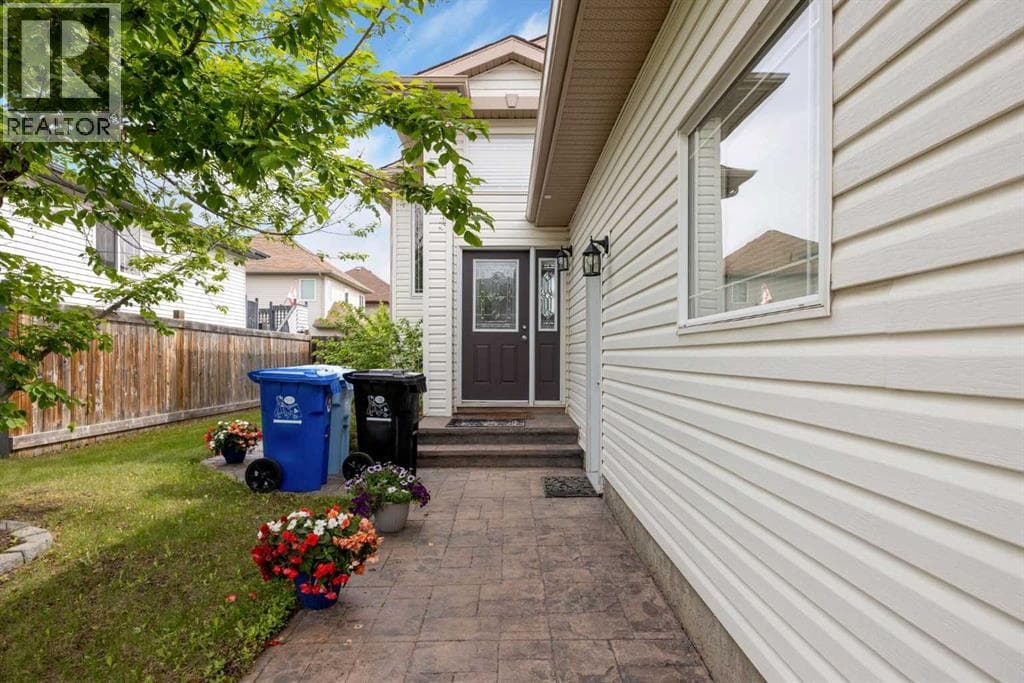 299 Pacific Crescent — photo 3