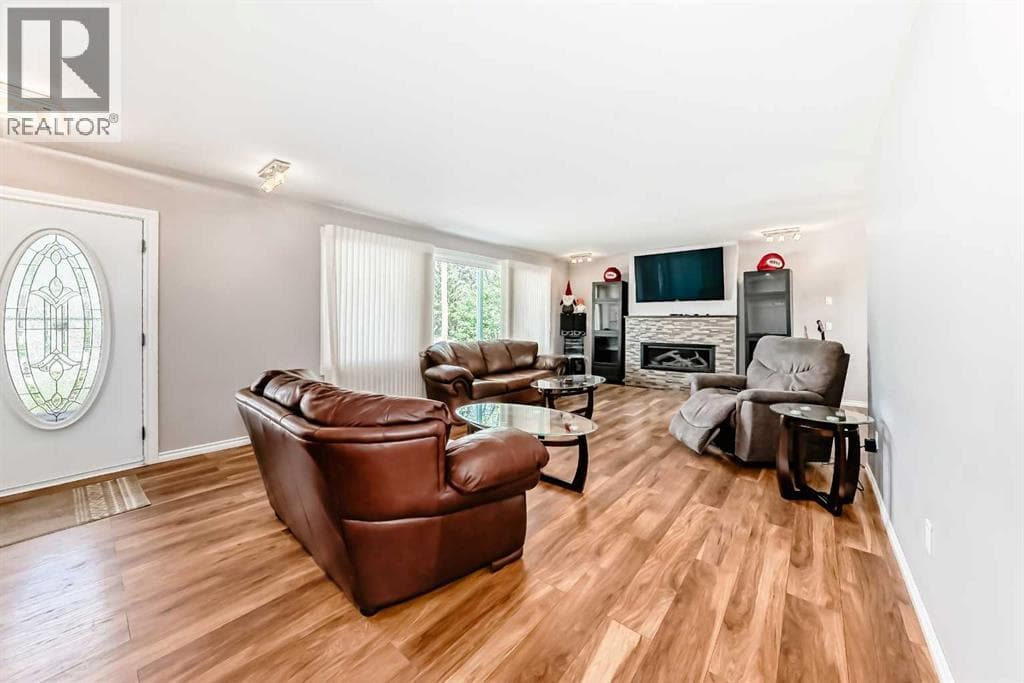 2121 Westview Crescent — photo 5