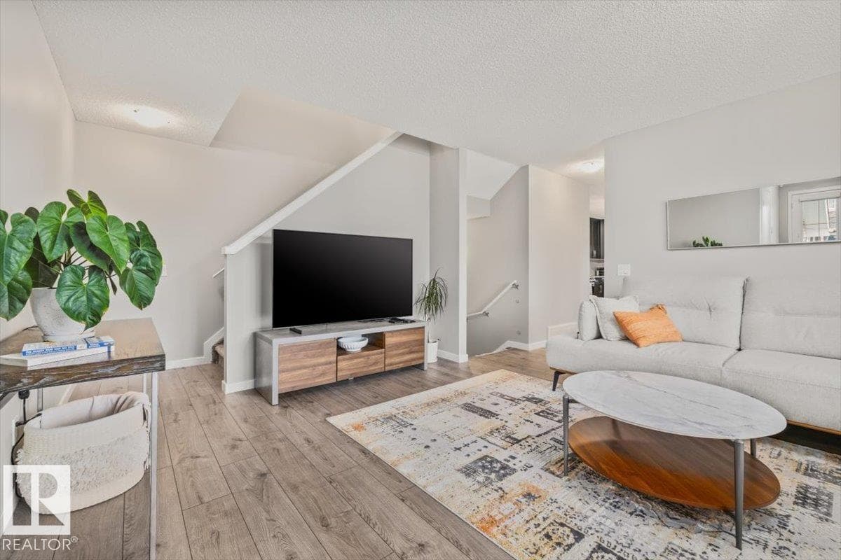 1 JAMES CR — photo 5