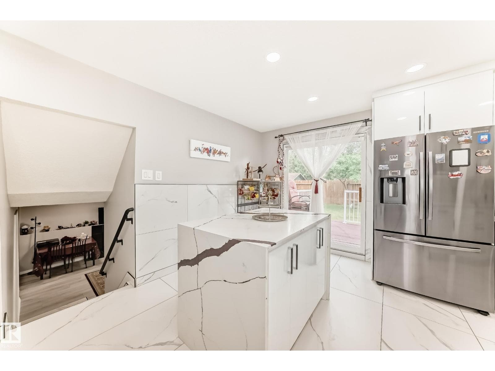 3843 47 ST NW — photo 3