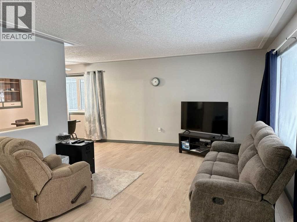 5019 51 Street — photo 4