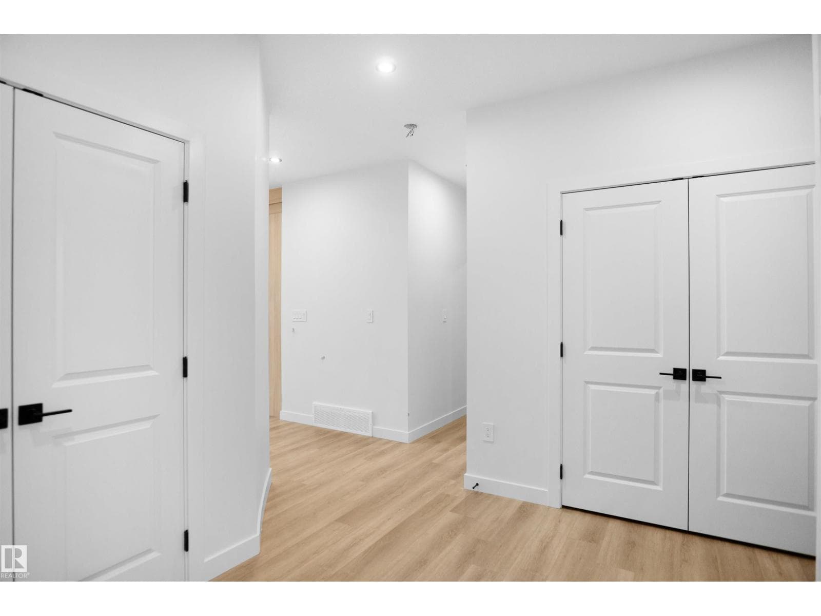 83 MEADOWGROVE LN — photo 4