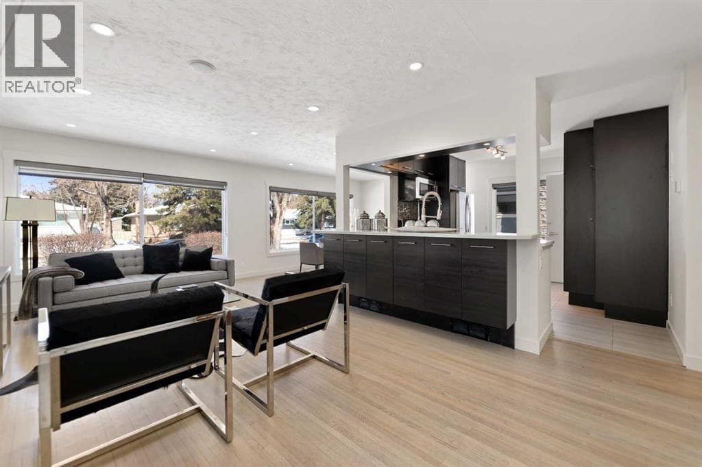 38 Westwood Drive SW — photo 3