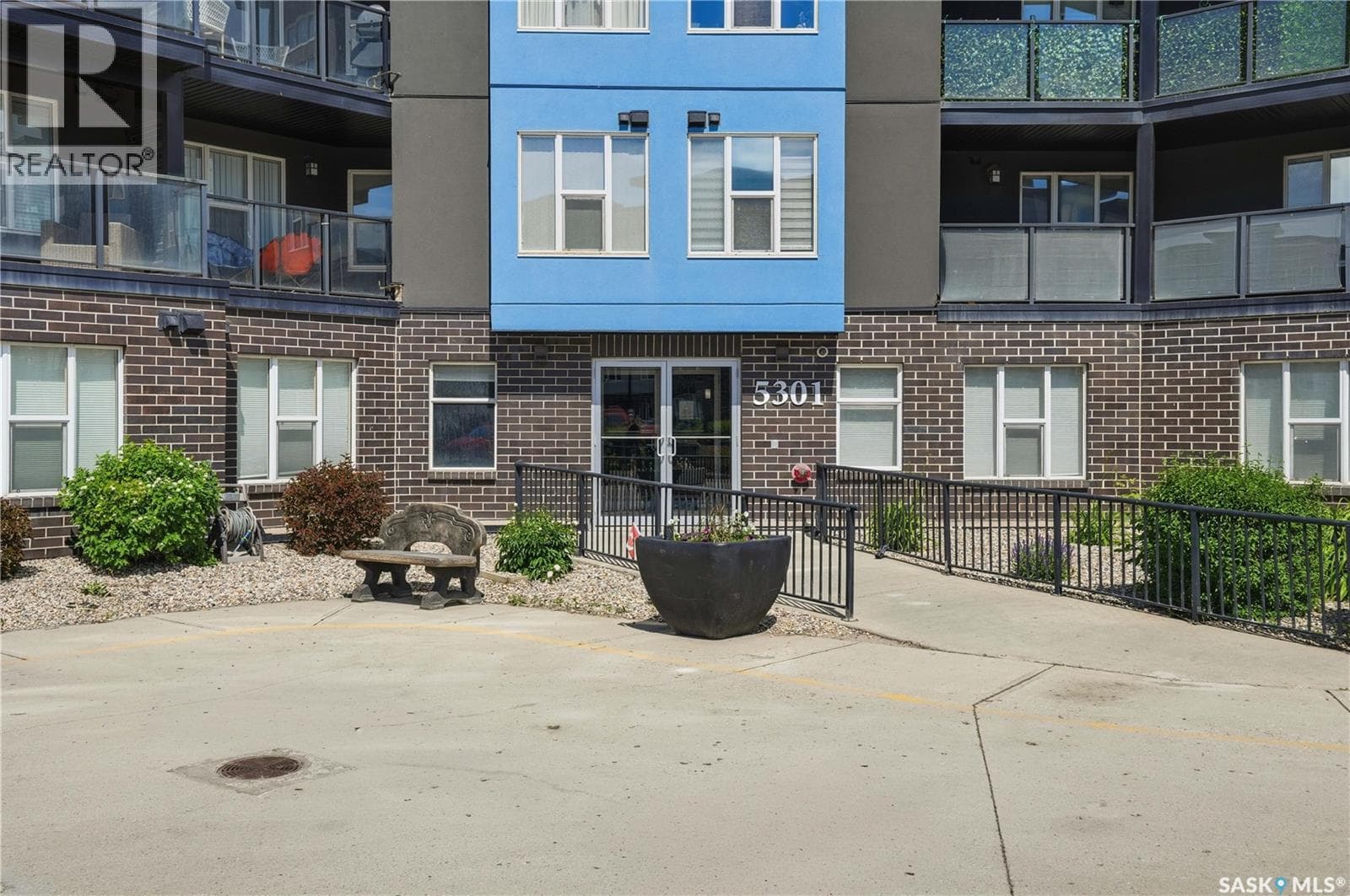 323 5301 Universal CRESCENT — photo 3